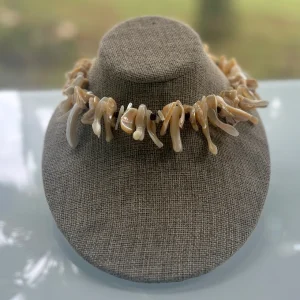 Ocean Elegance: Handcrafted Mother-of-Pearl Necklace