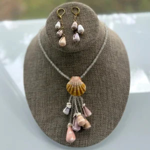 Ocean Elegance: Kaua‘i Shell Necklace & Earring Set